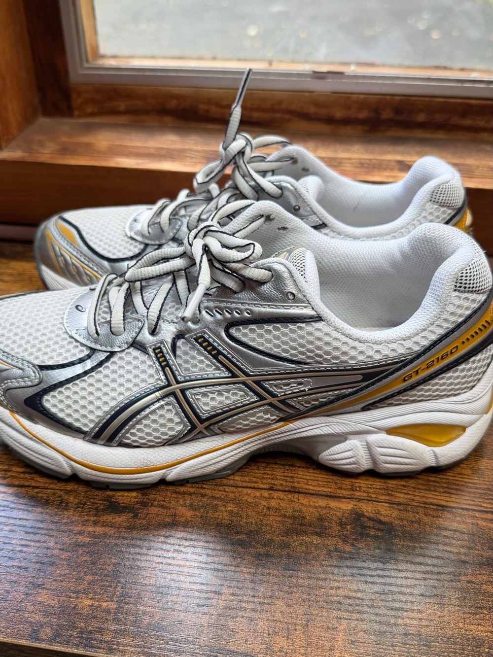 ASICS GT-2160
White Pure Silver Gold Men’s 6.5/ Women’s 8